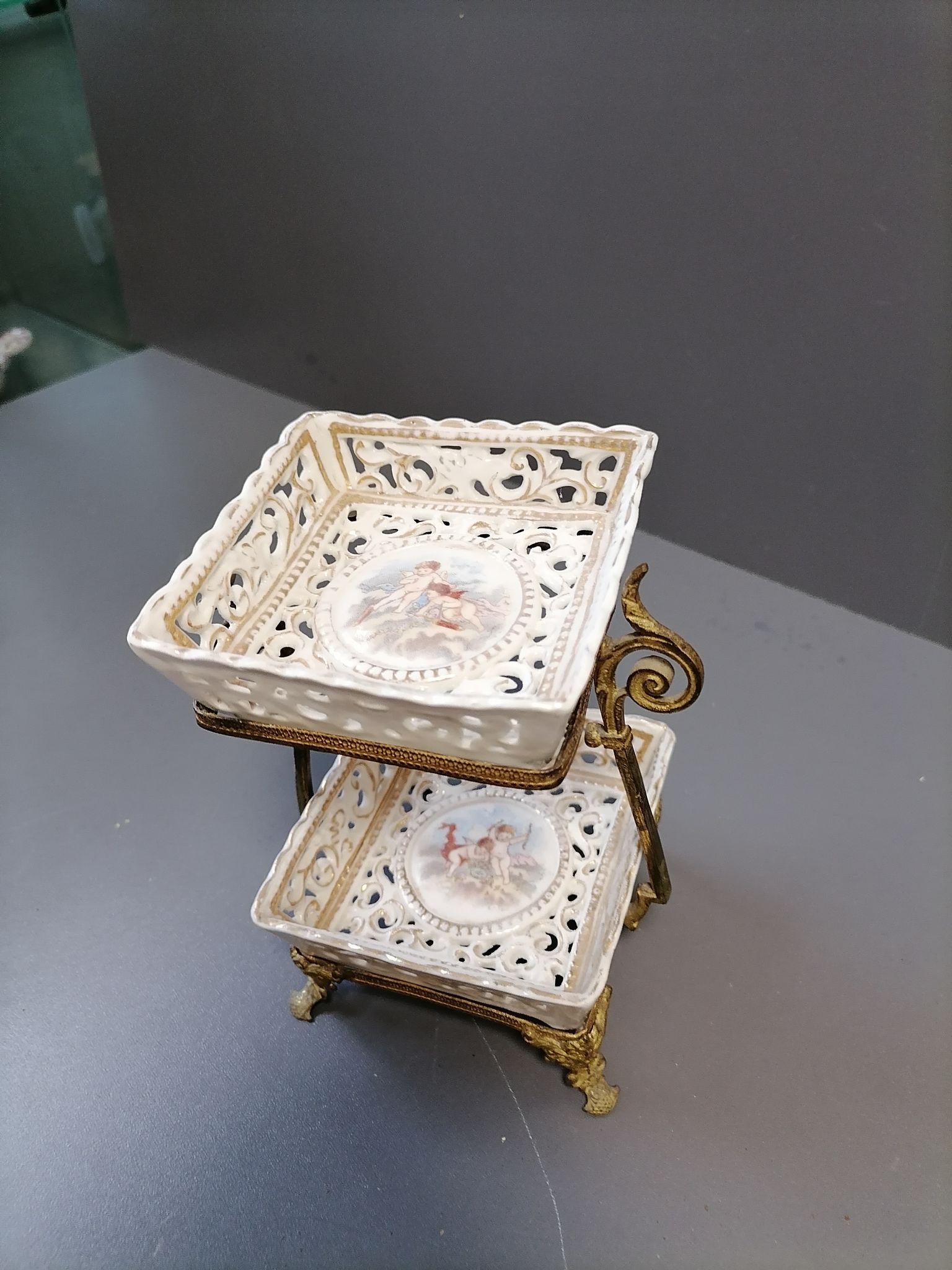 Serviteur faience