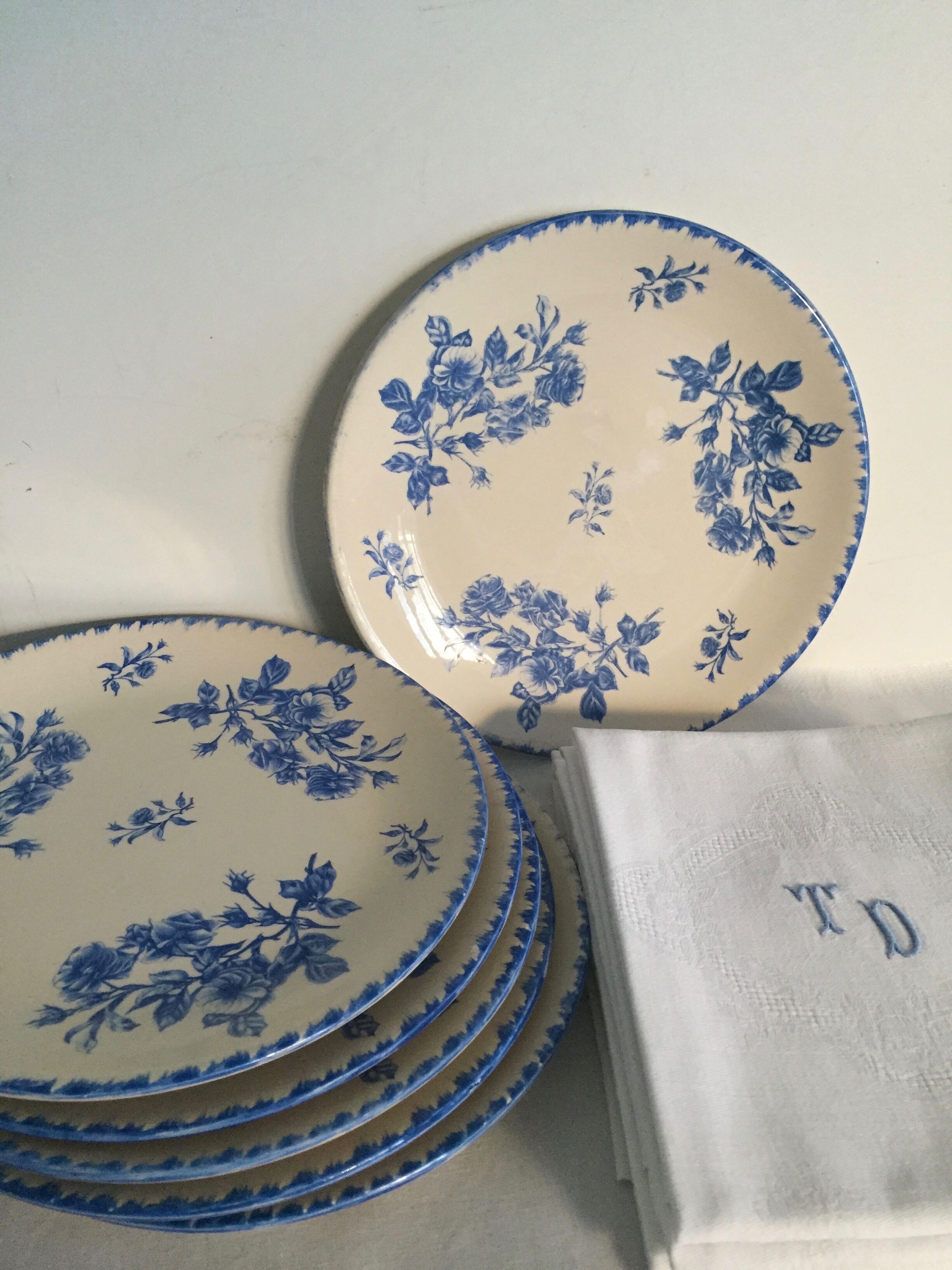 6 flat plates, blue décor