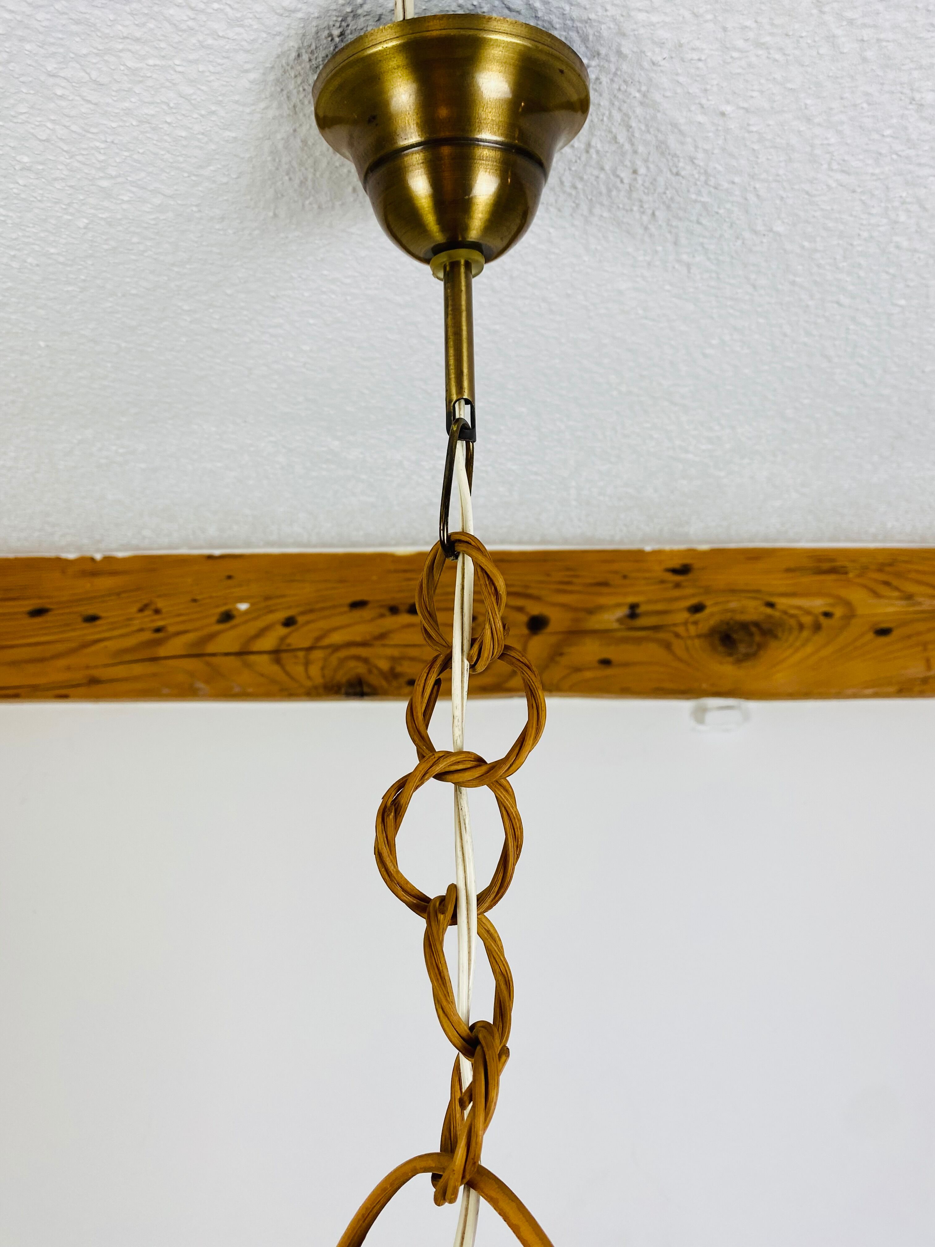Suspension rotin vintage années 60