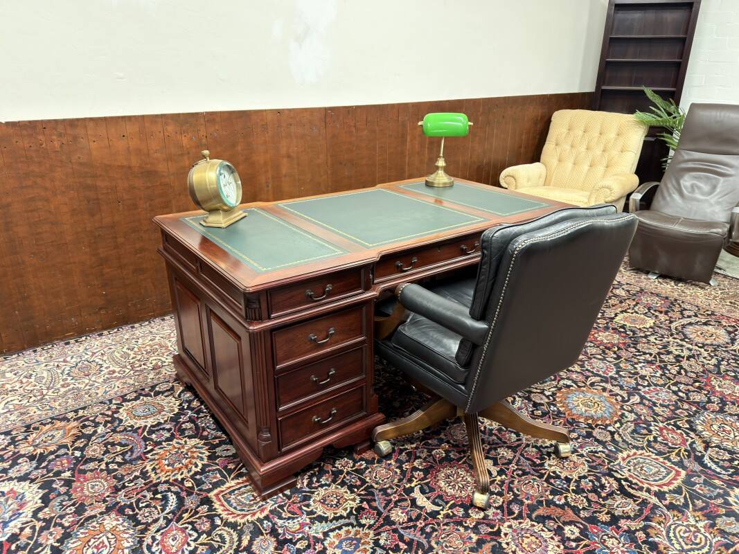 Bureau Chesterfield classique anglais