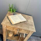 Table d’appoint en bois brut