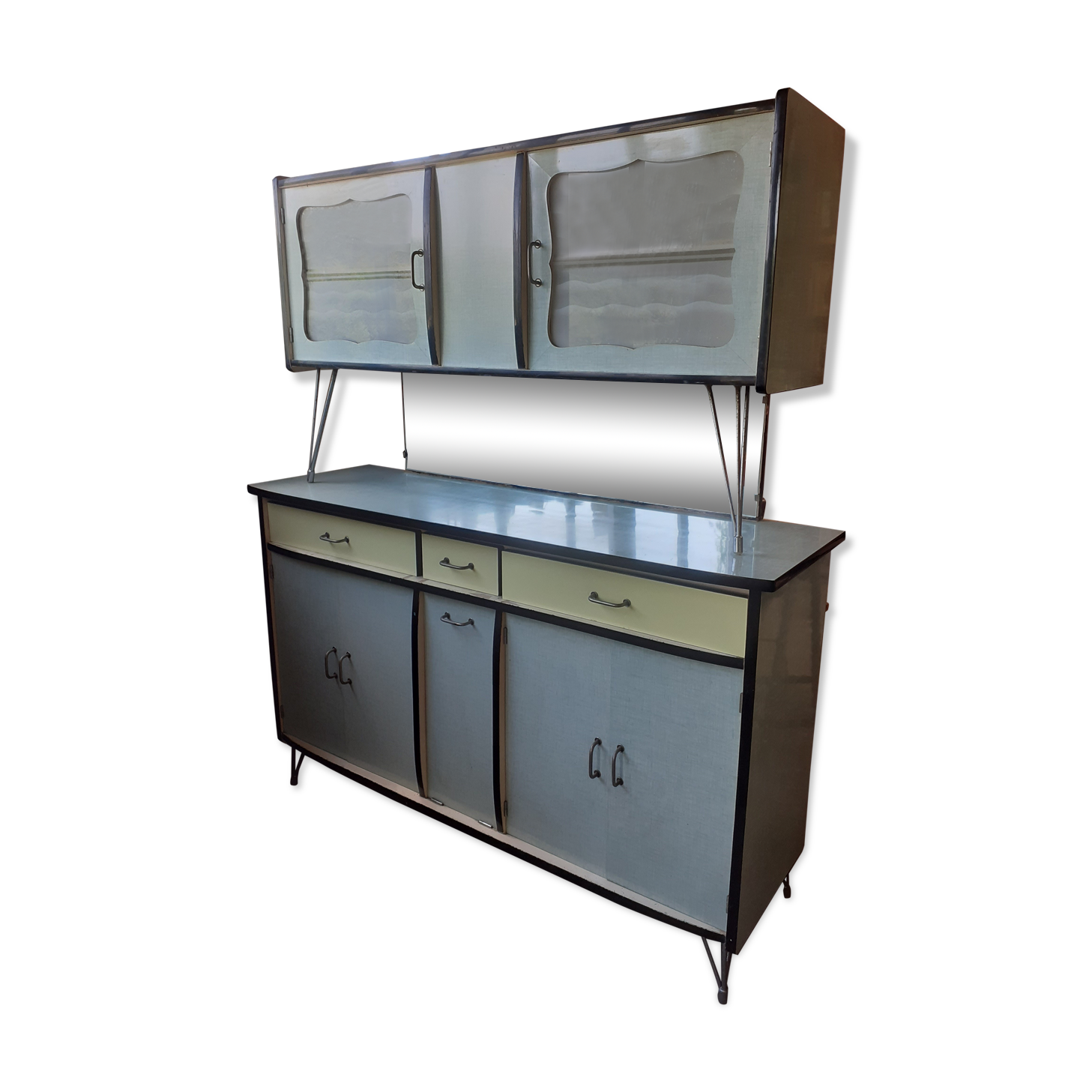 Buffet in green formica.