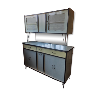 Buffet in green formica.