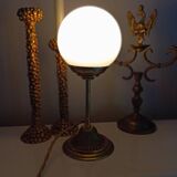 Lampe à poser globe opaline blanc