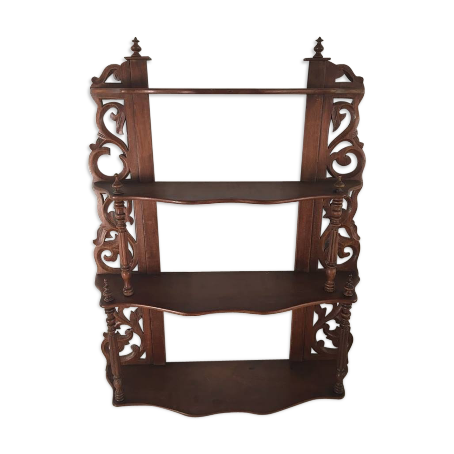 Shelf wood at four levels to volutes