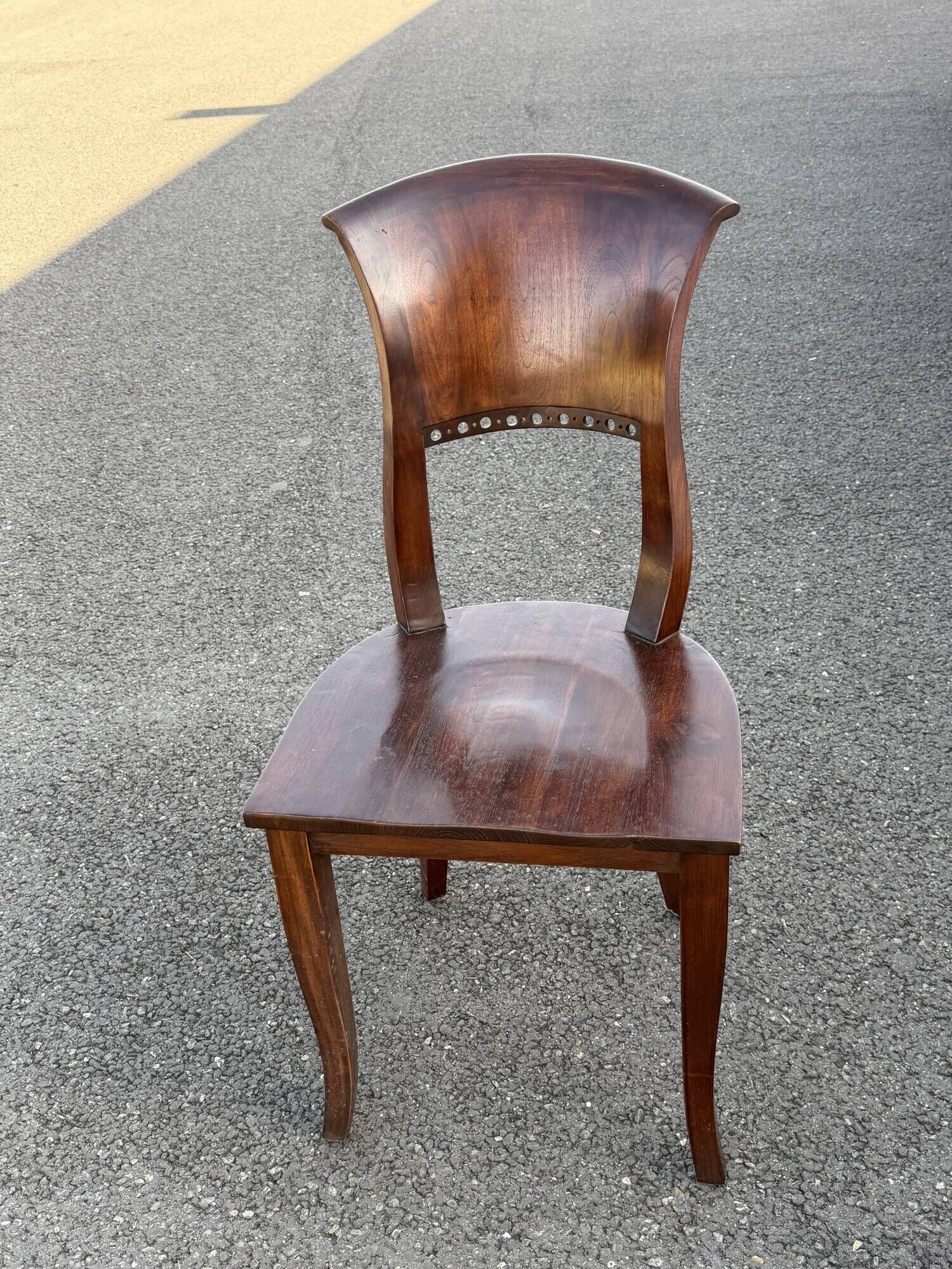 Round teak table 150 cm with 6 Indonesian chairs.