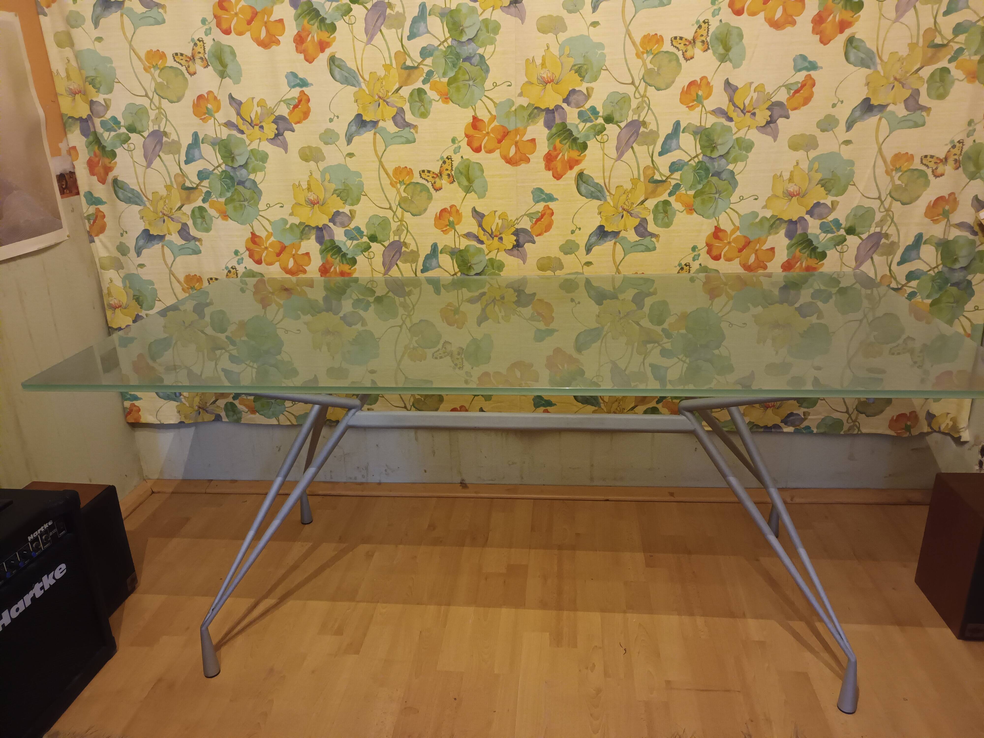 Table en verre de design italien