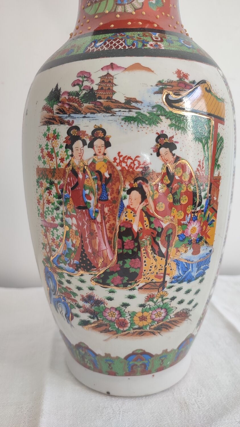 Chinese vase, Rose family style