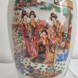Chinese vase, Rose family style