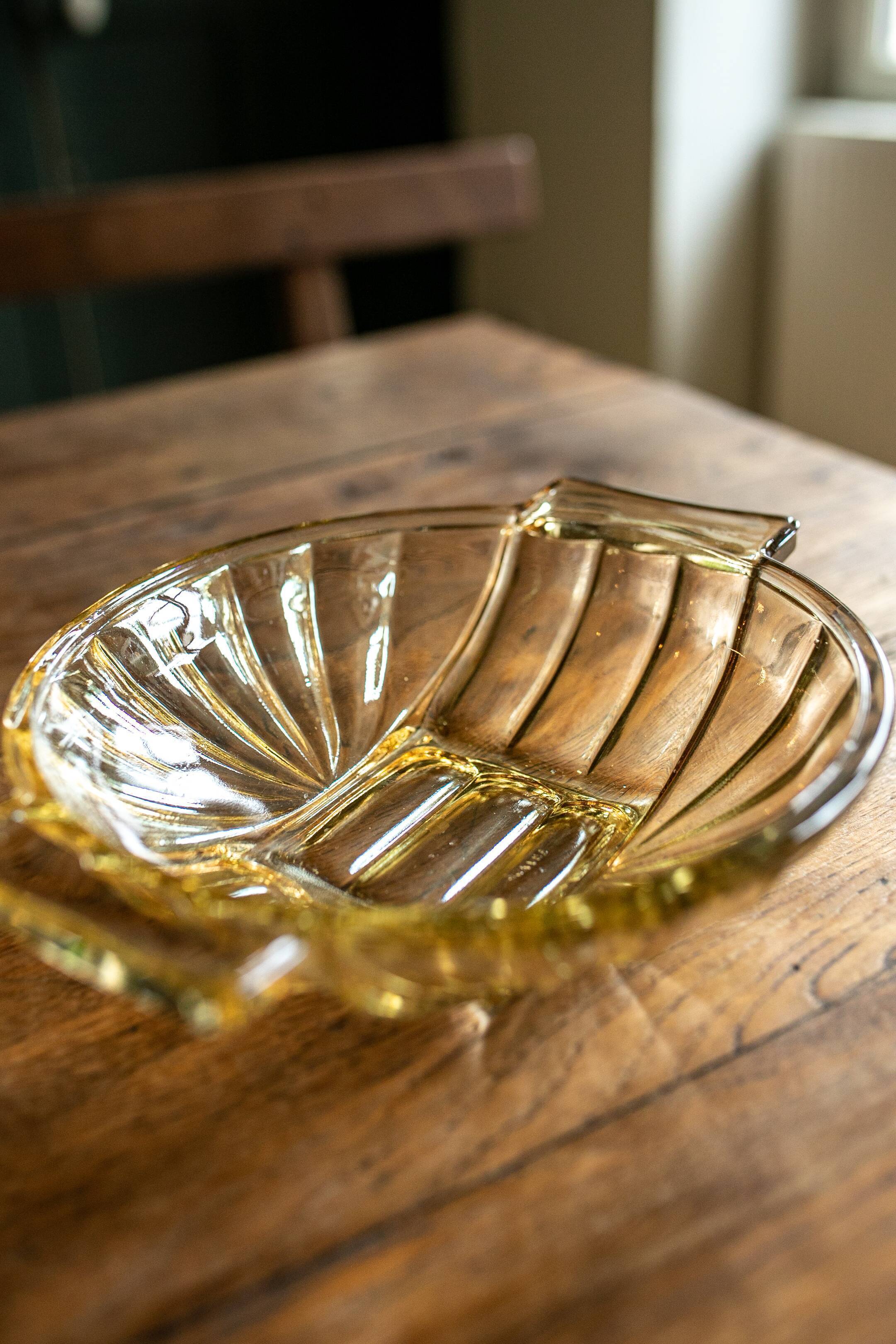 The iridescent glass dish