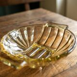 Le plat en verre irisé