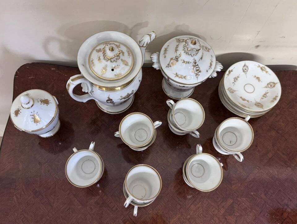 Limoges porcelain tea/coffee service – Maison Giraud, gold decoration – X