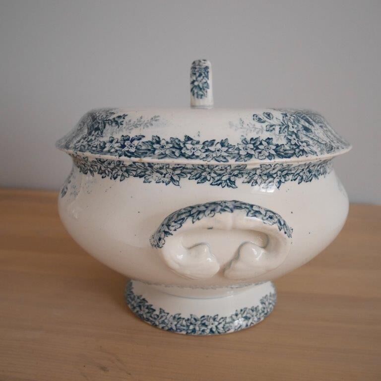 Soup or vegetable bowl St Amand iron earth model "dovecote"