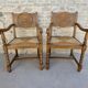 Paire de fauteuils néo-basques, en bois et assise paillée