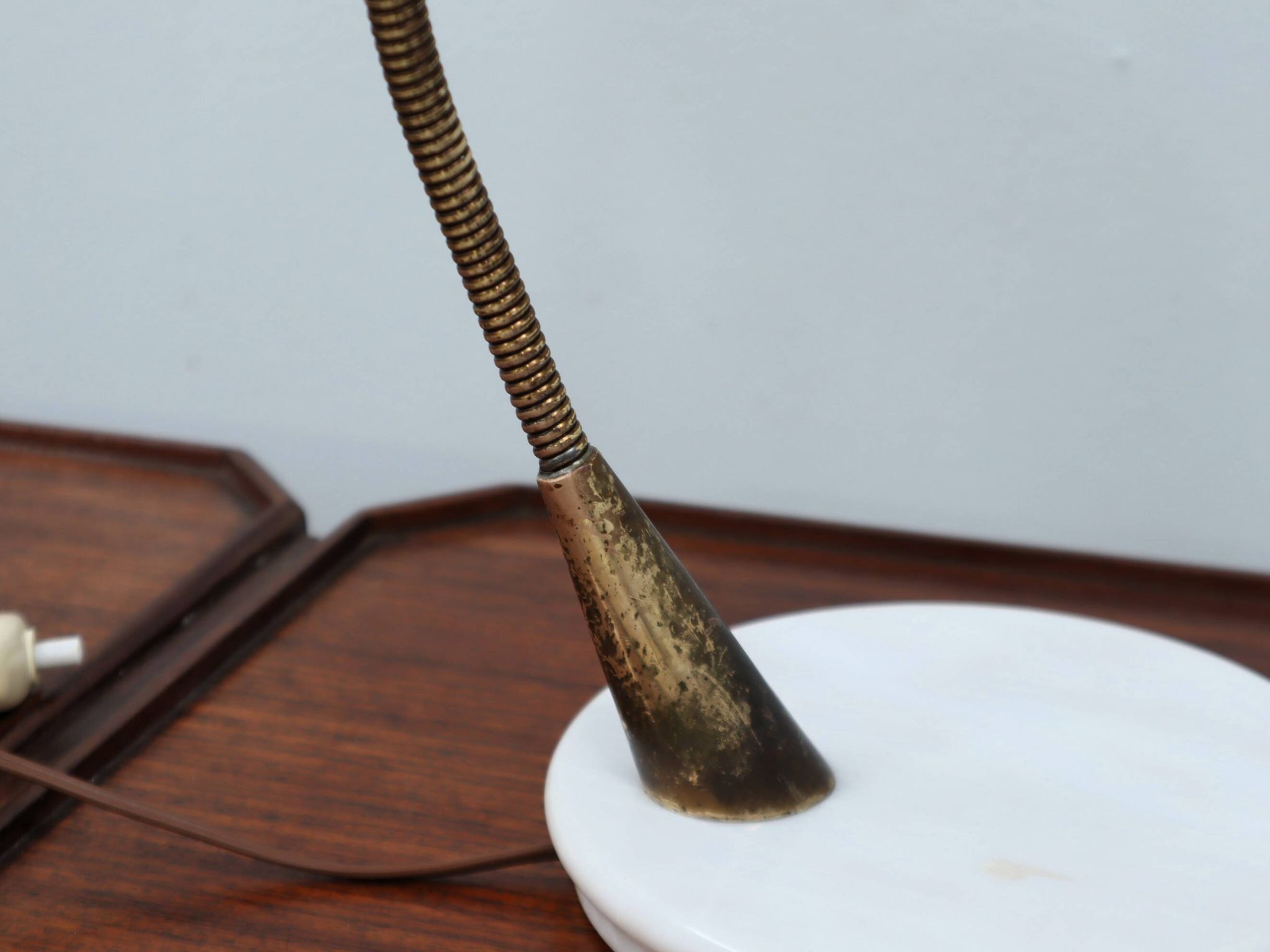 Oscar Torlasco for Lumen rare 1950s Italian table lamp in brass and marble