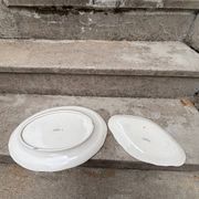 Duo of old plates Condé Longchamp – Terre de Fer, floral decoration & in