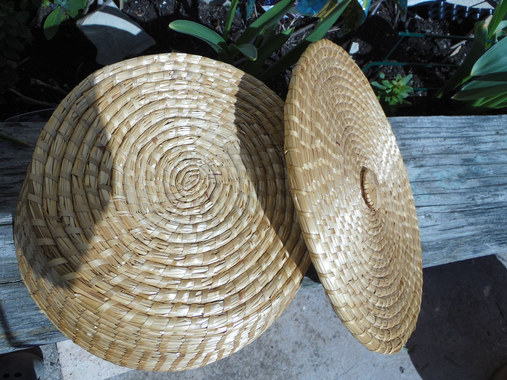 Trash in straw, inside Red satin, vintage 70's