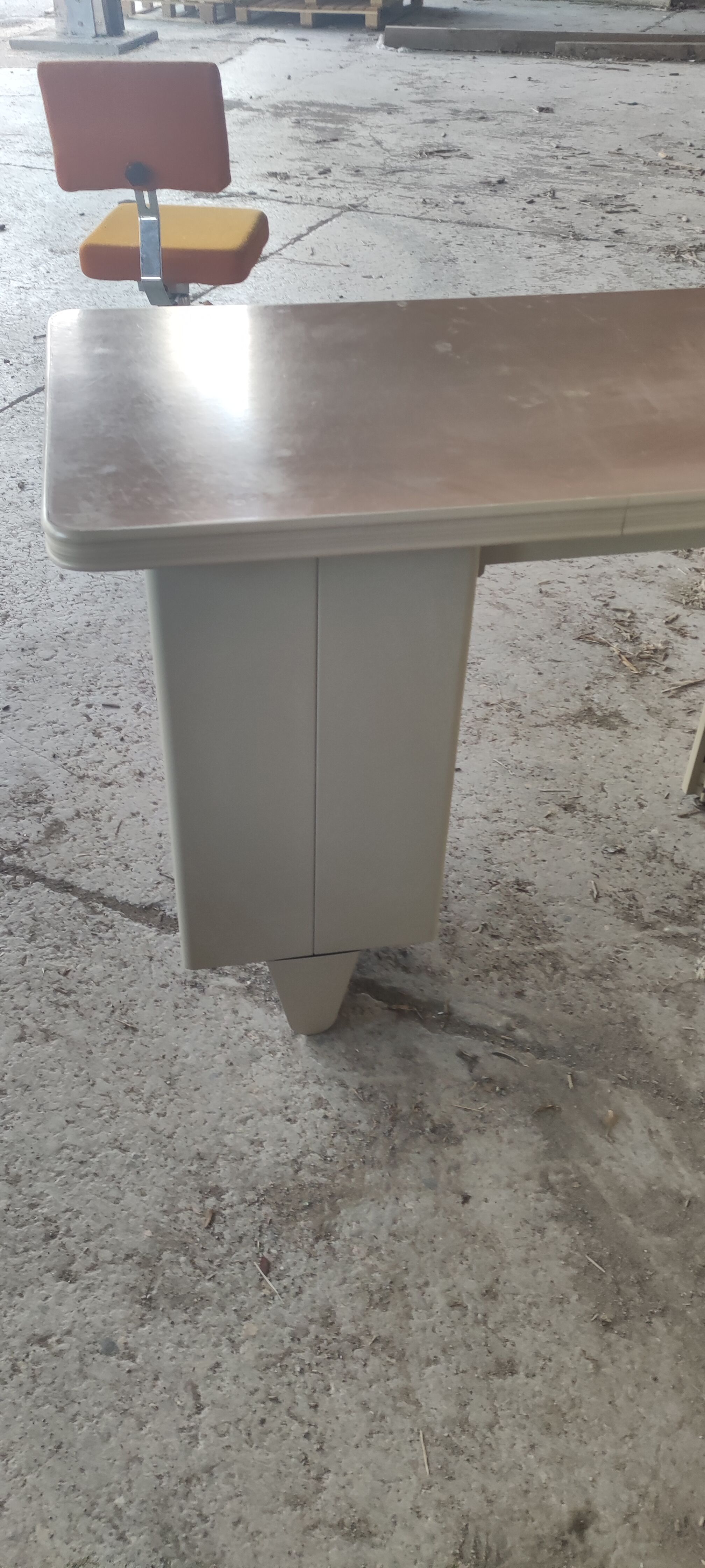 Metal desk of the 60s manufactured by RCB
