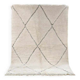 Tapis beni ouarain écru avec motifs géométriques noirs