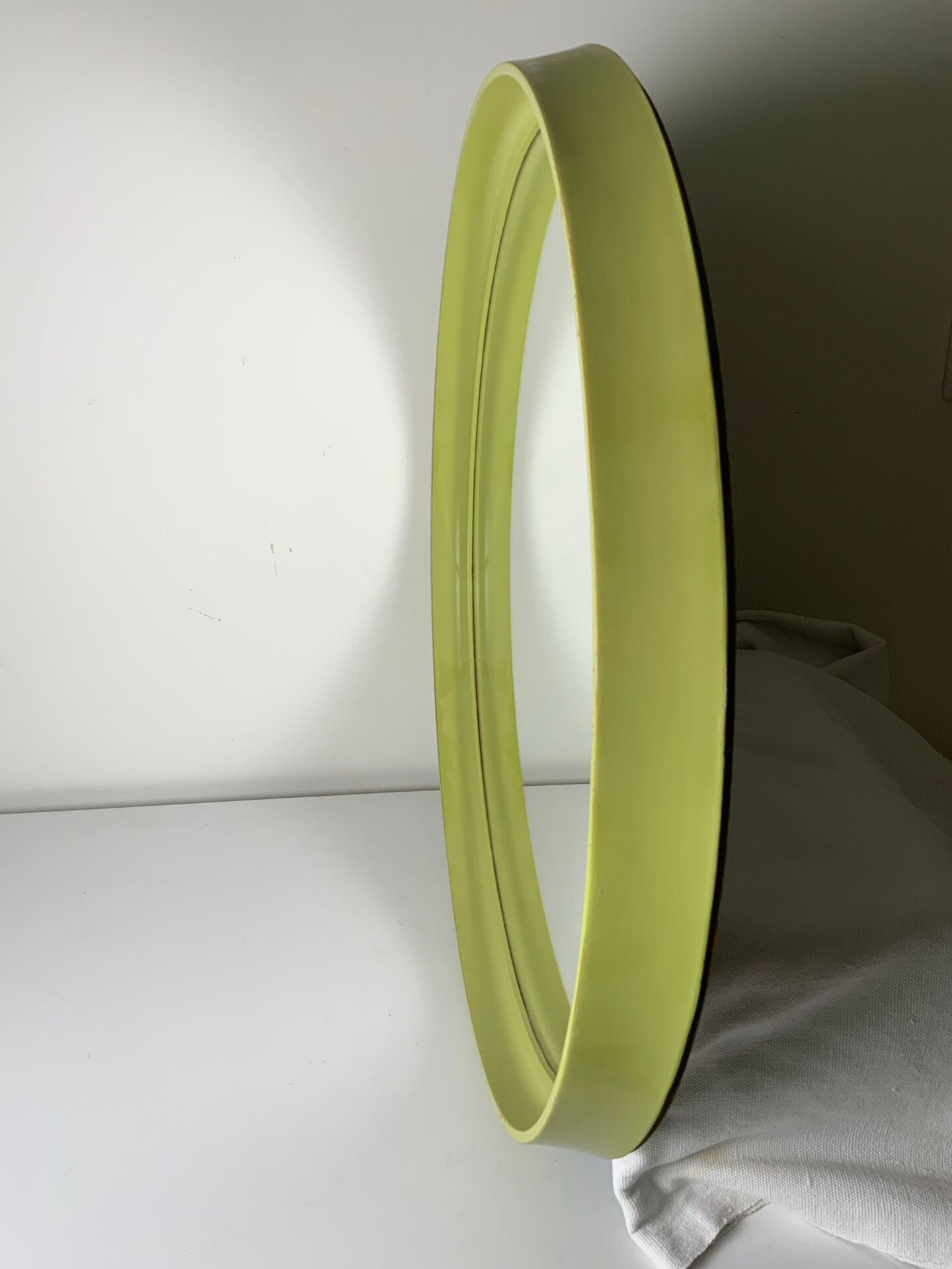 Round mirror