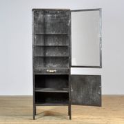 Cabinet de médecine en fer poli, années 1950