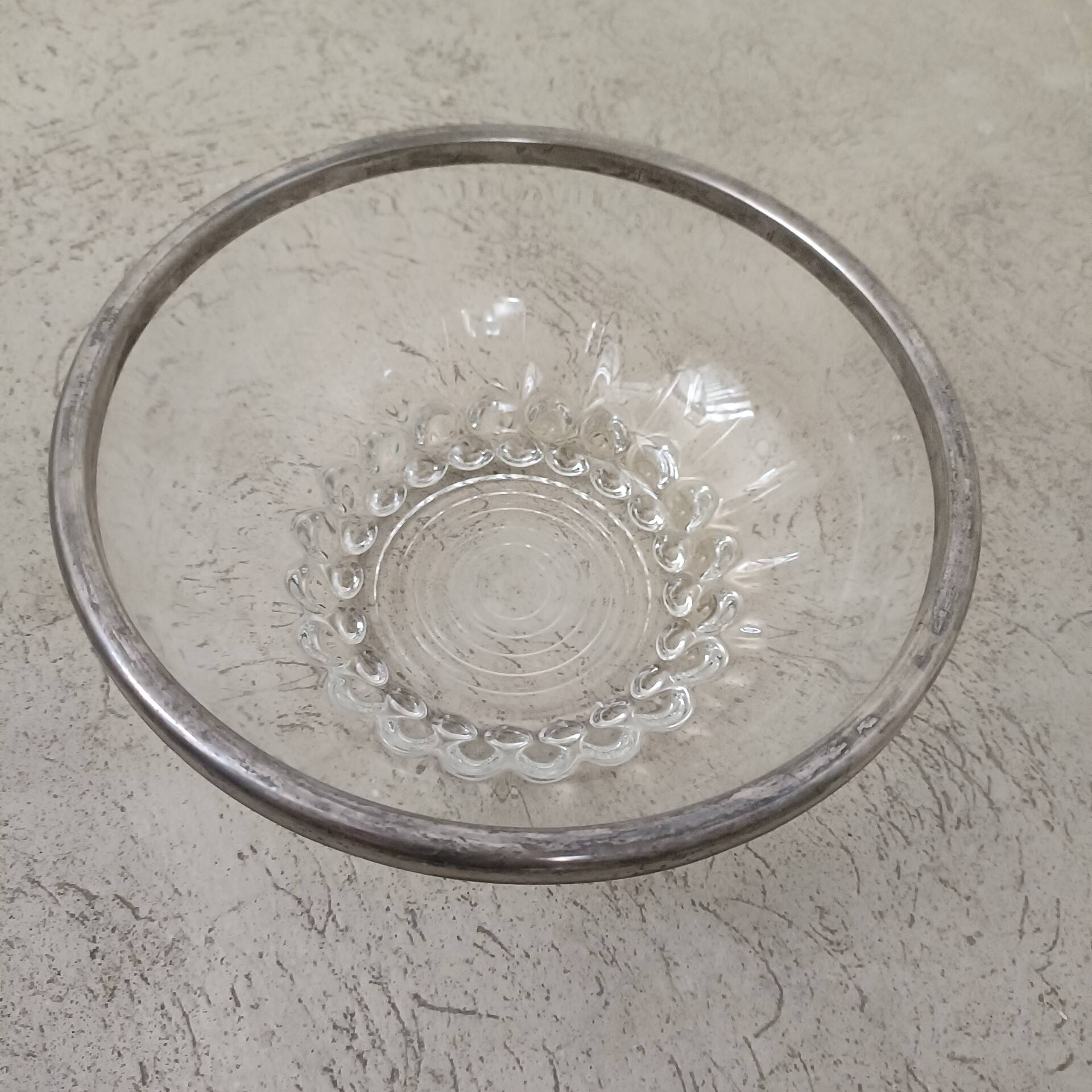Crystal bowl with a rim