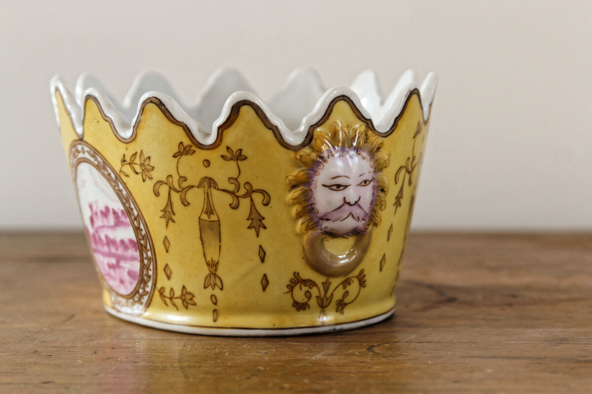 Refreshing canopy in porcelain from China