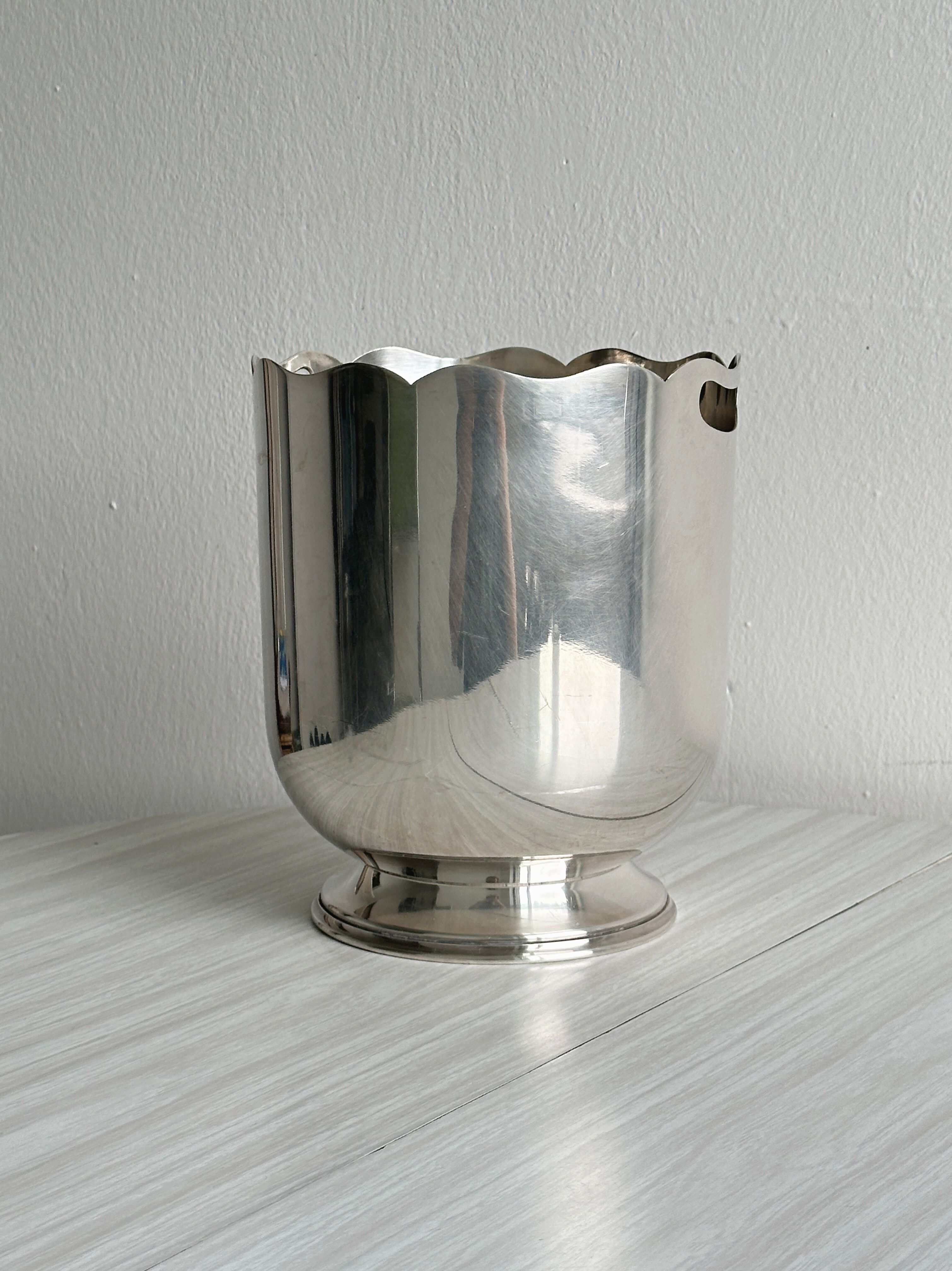 Silver-plated metal bucket, scalloped edge