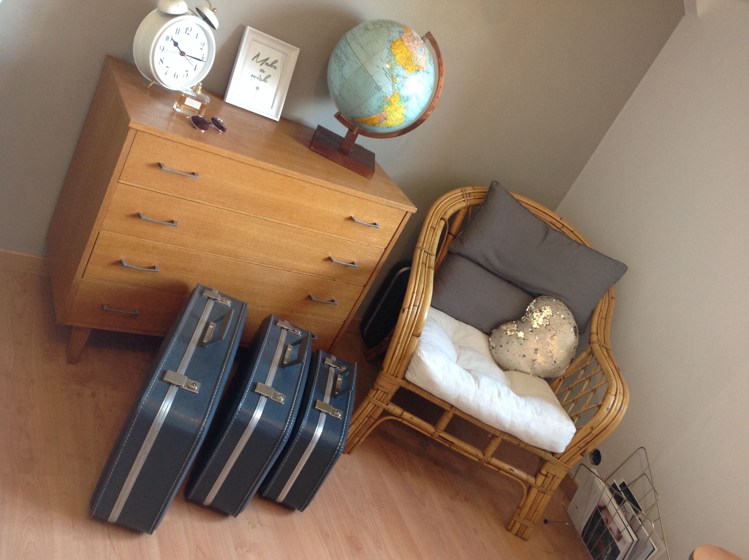 Set of three grey air hostess suitcases / vintage 60s-70s