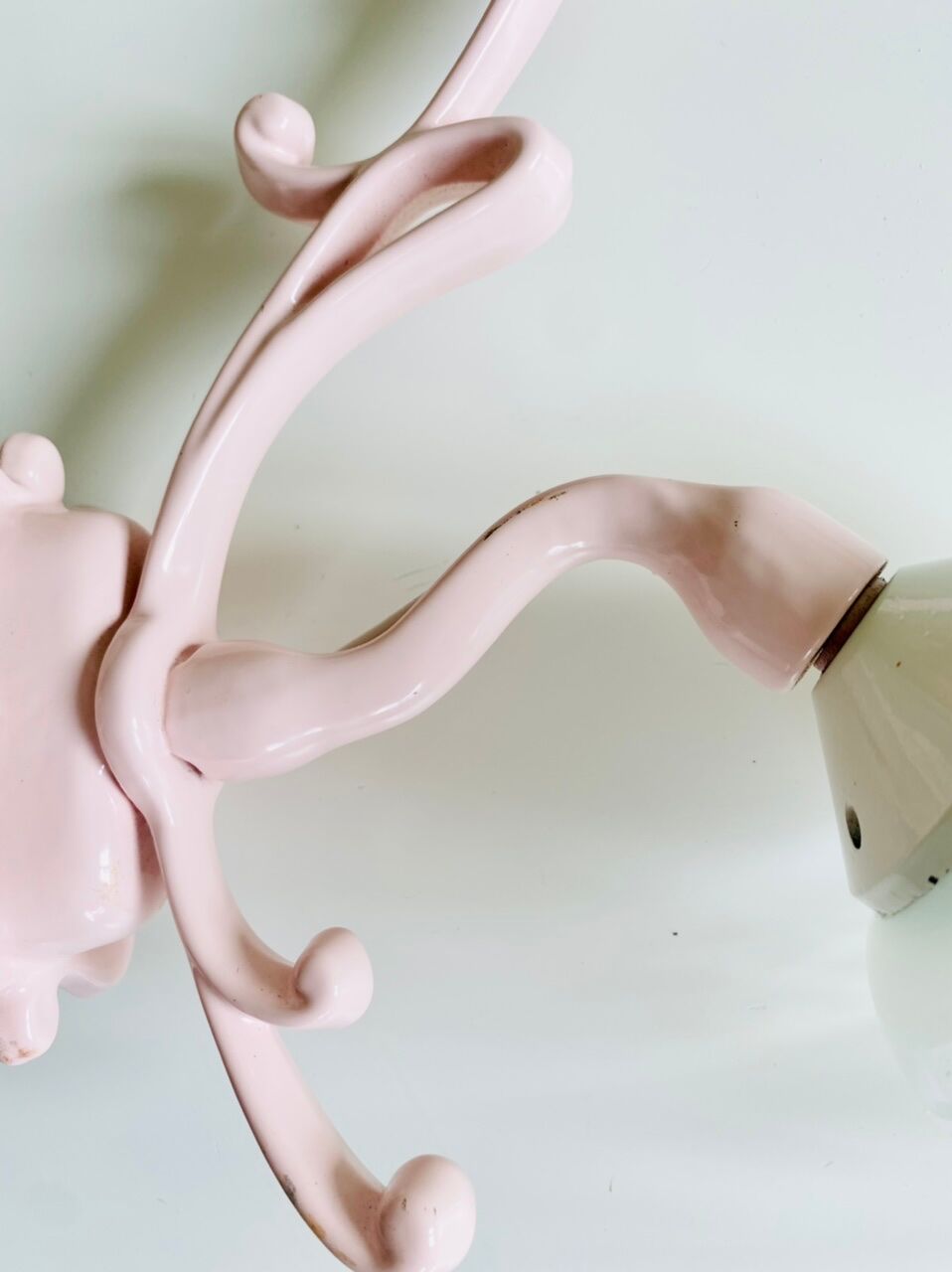 Enamelled cast iron wall lamp