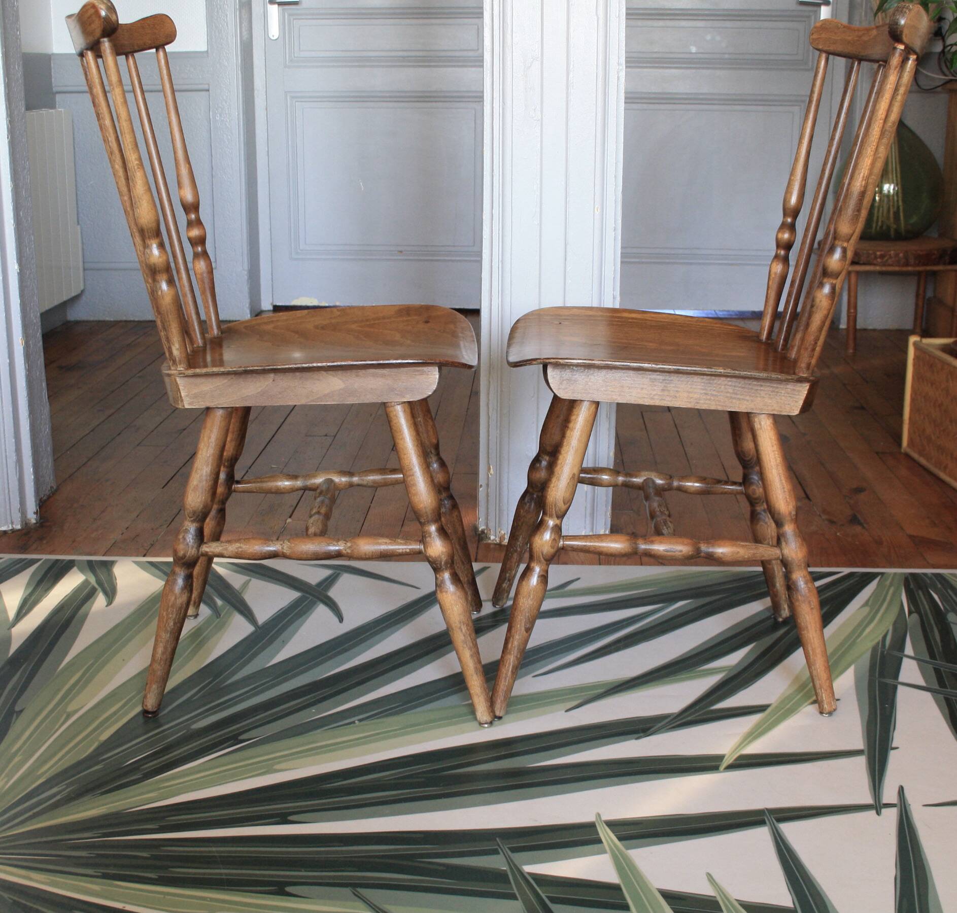 Paire de chaises Baumann modèle Tacoma