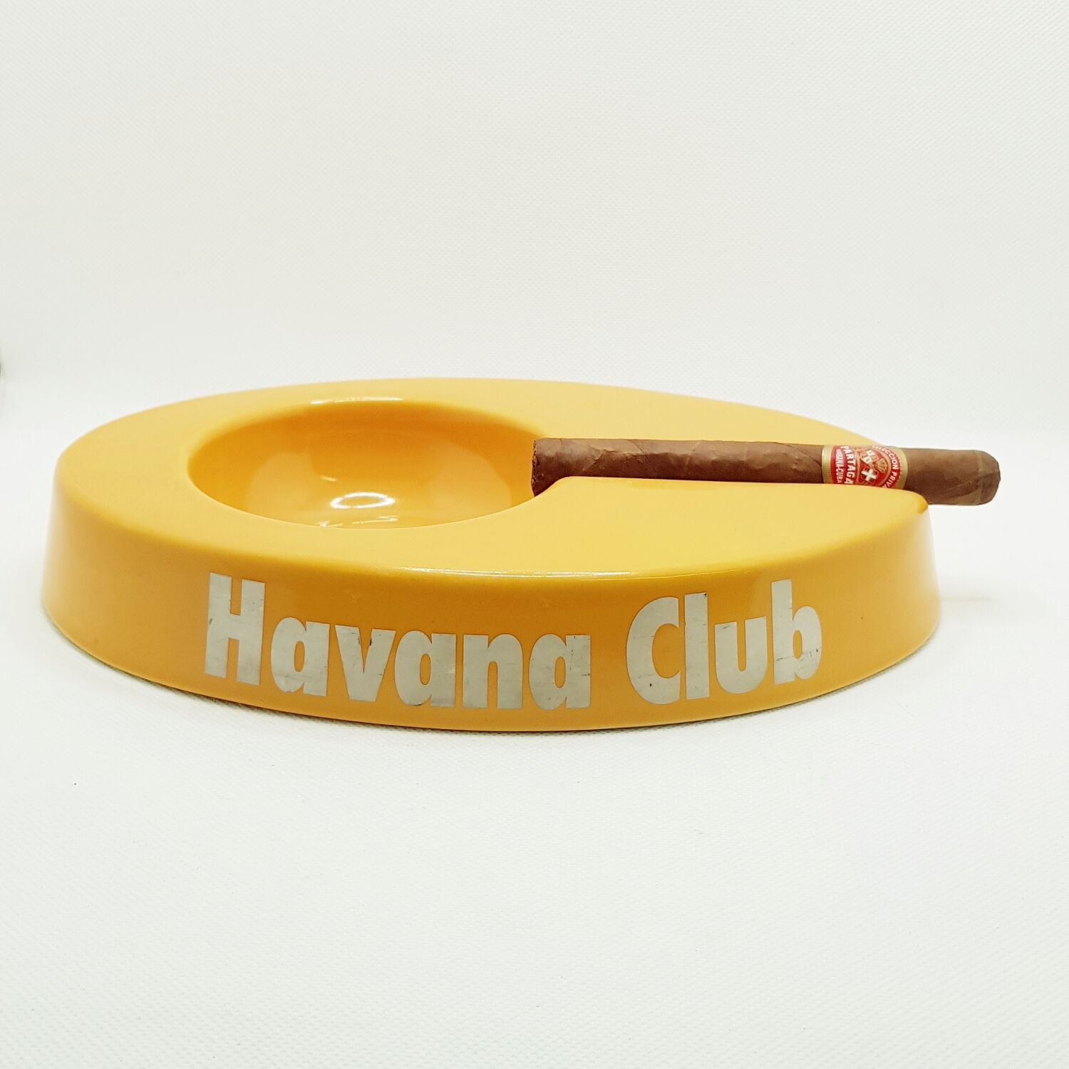 Ceramic cigar ashtray