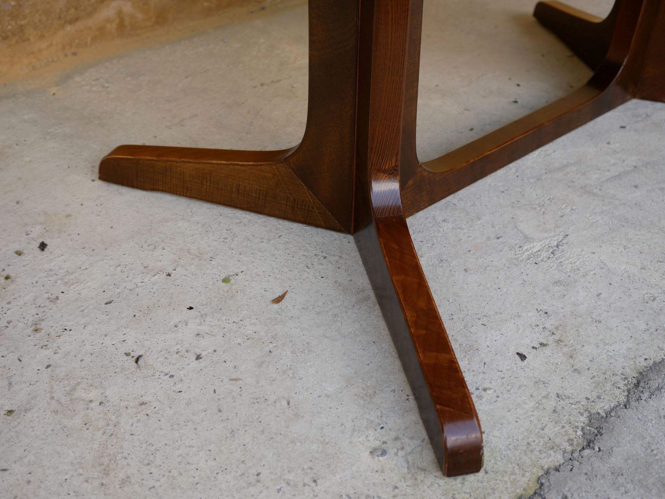 Oval dining table extendable by Baumann