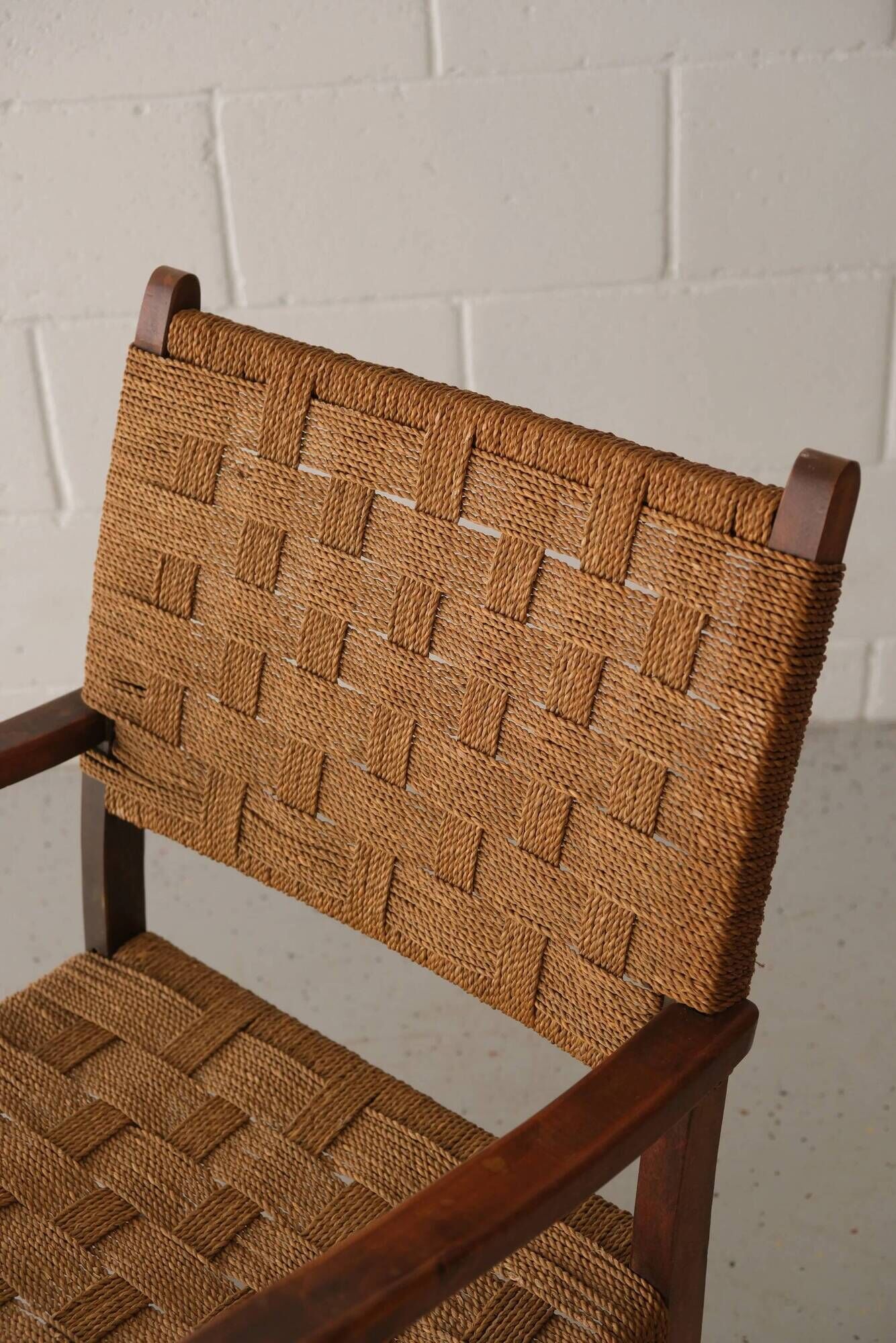 2 lounge chairs with cord
