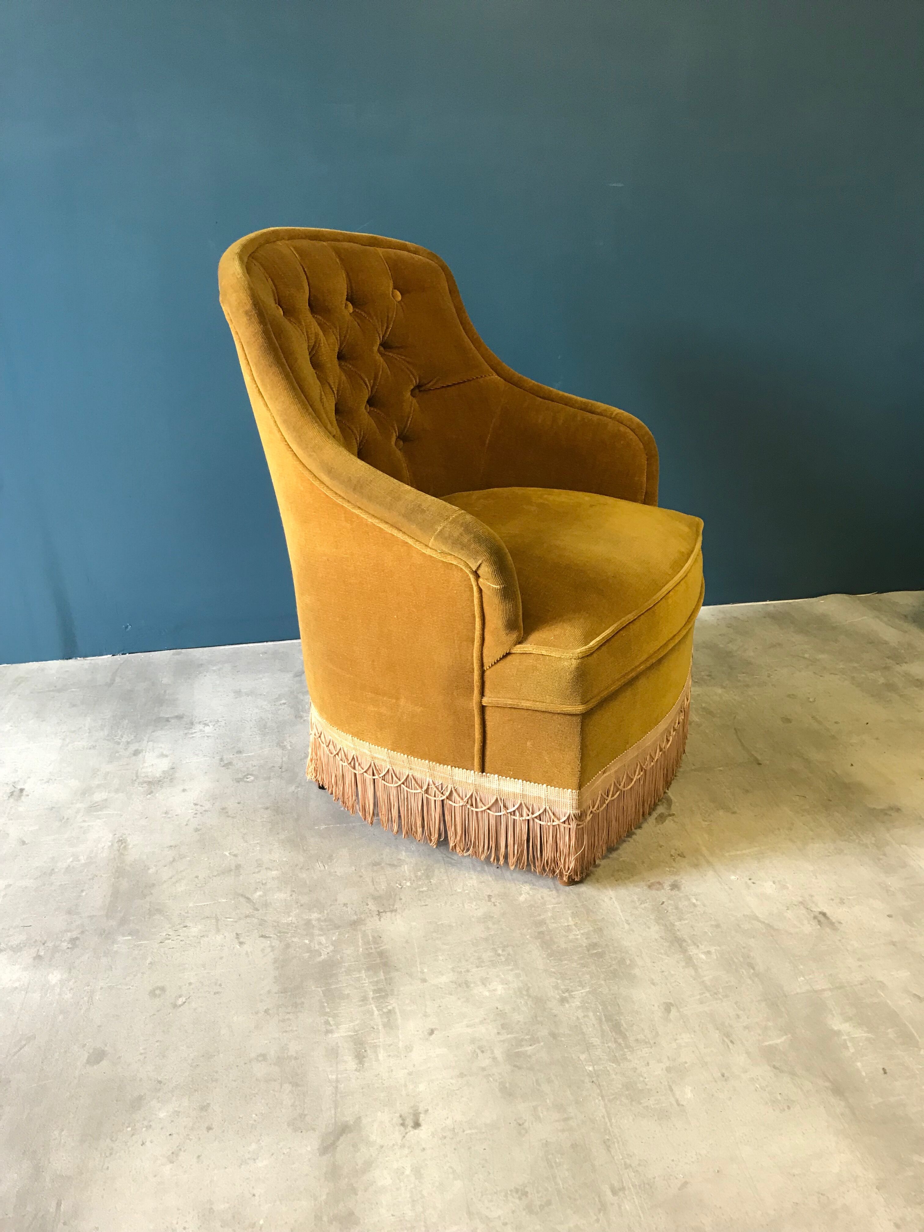 Old gold toad chair