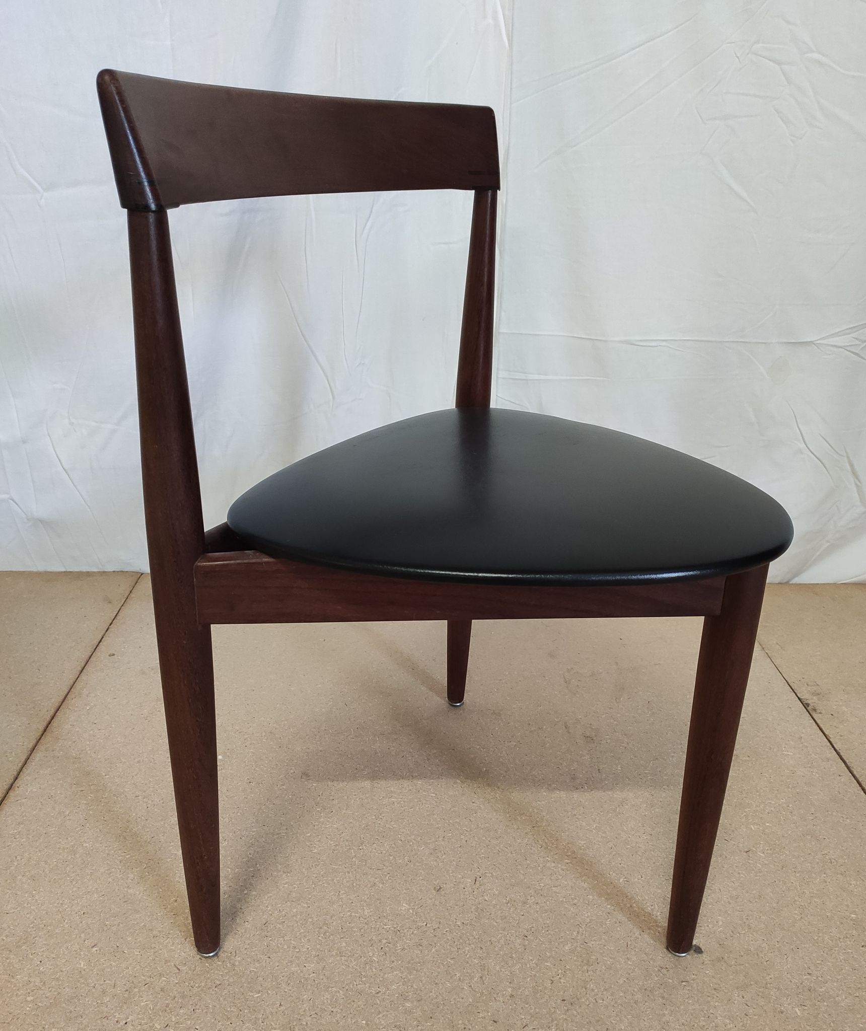 Table and 4 chairs by Hans Olsen for the Danish editions Frem R-jle
