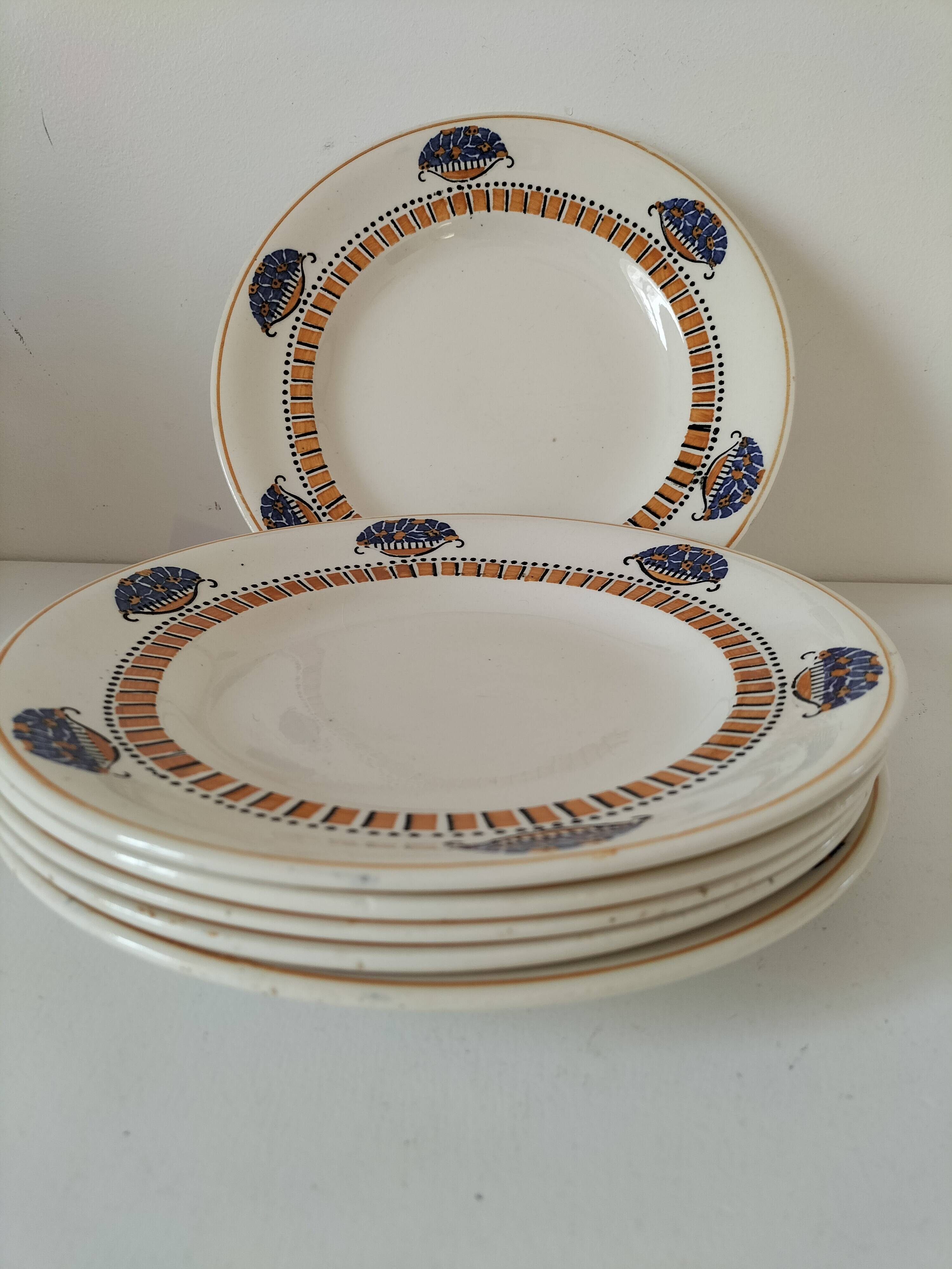 Ancien plat / grande assiette, décor bouquet, en céramique de Longwy
