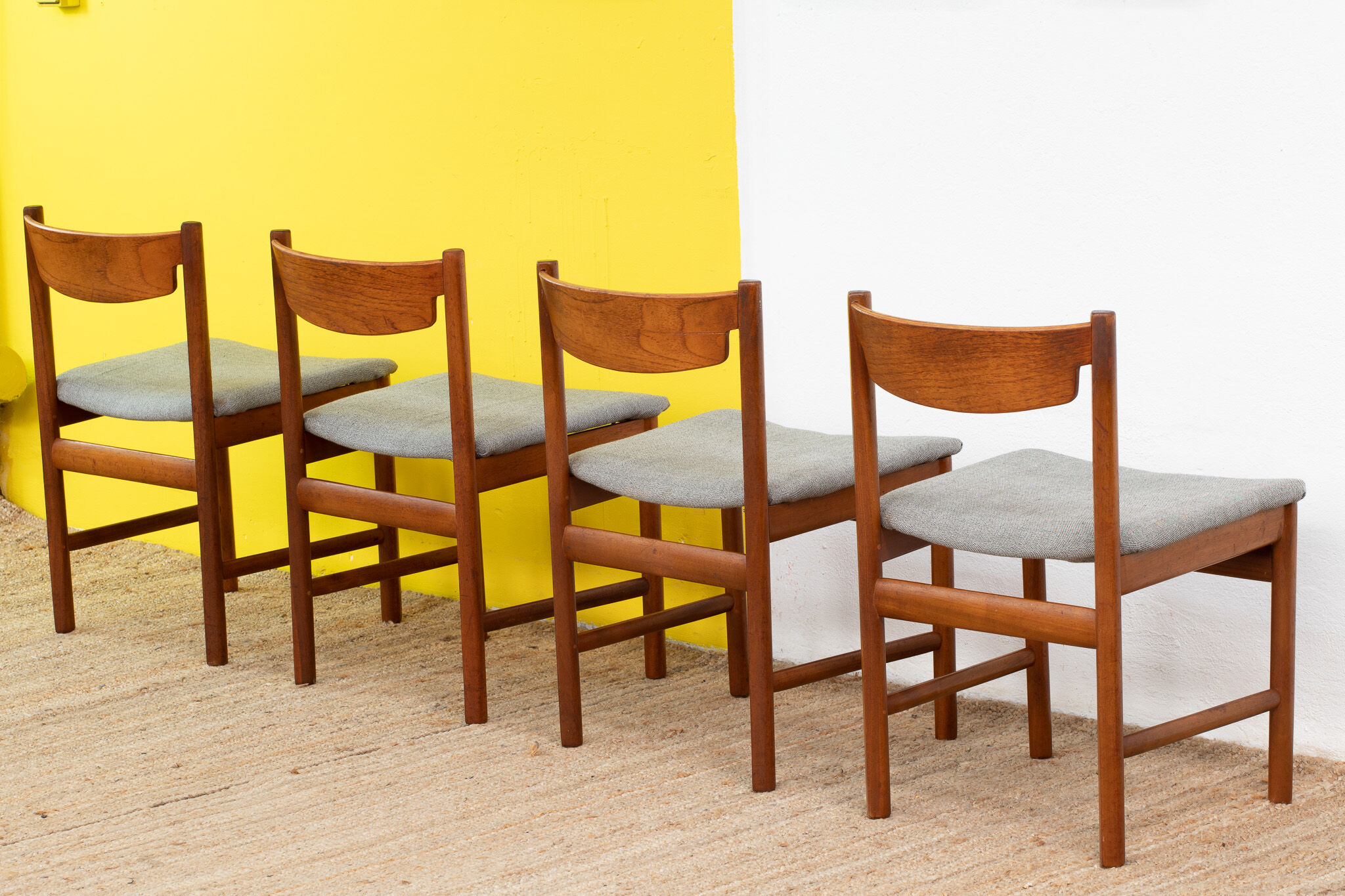 4 chaises scandinaves vintage – 44 cm