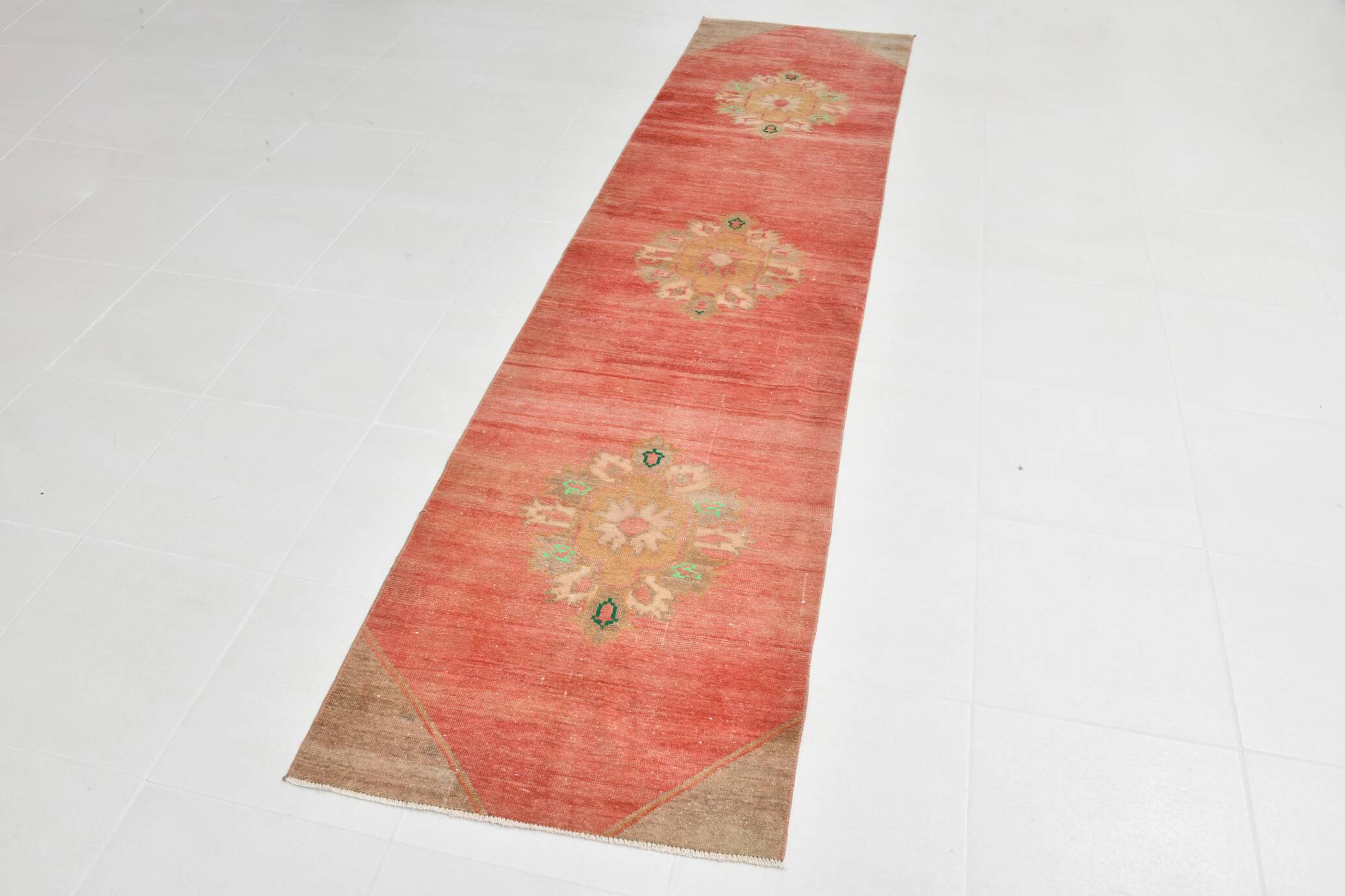 Red & Cream Classic Turkish Runner Rug, 75x296Cm