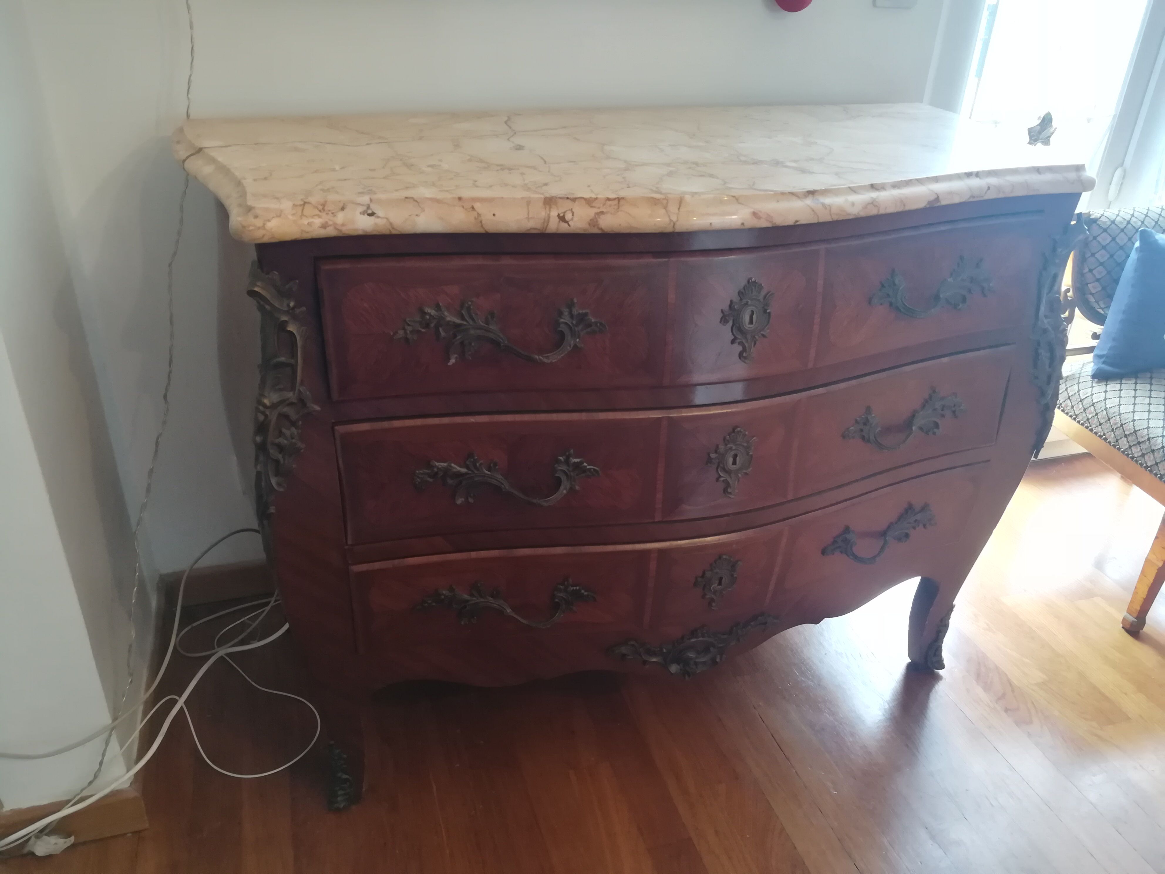 Commode style Louis XV