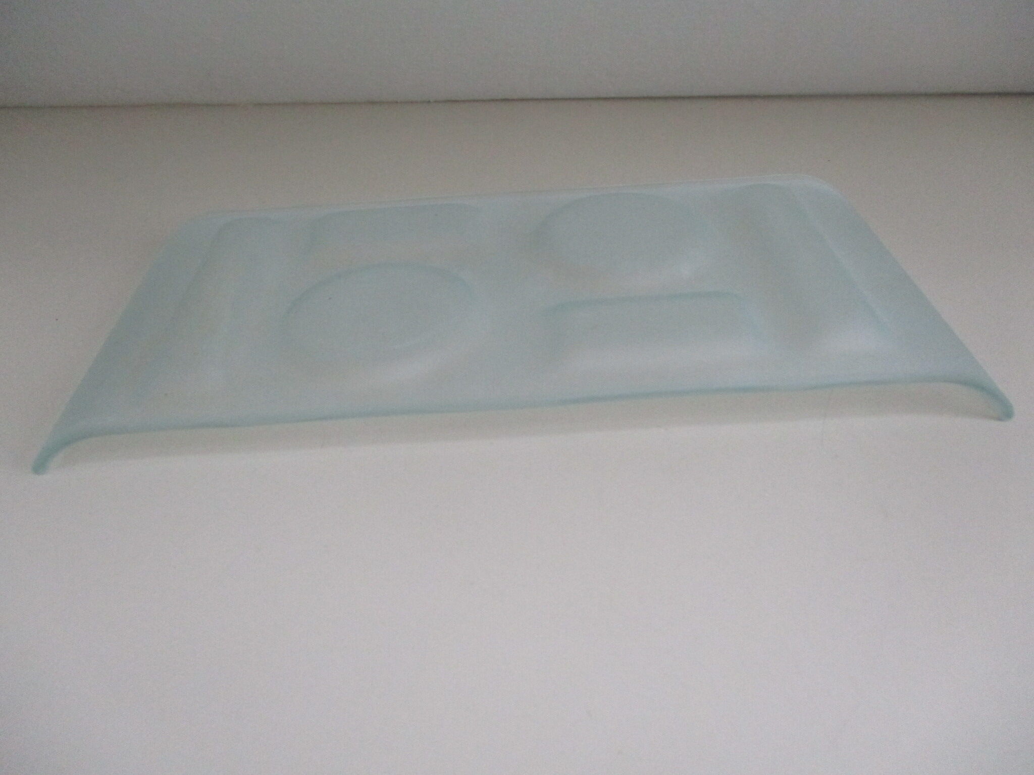 Glass presentation dishes