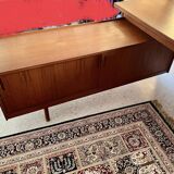 Desk with return