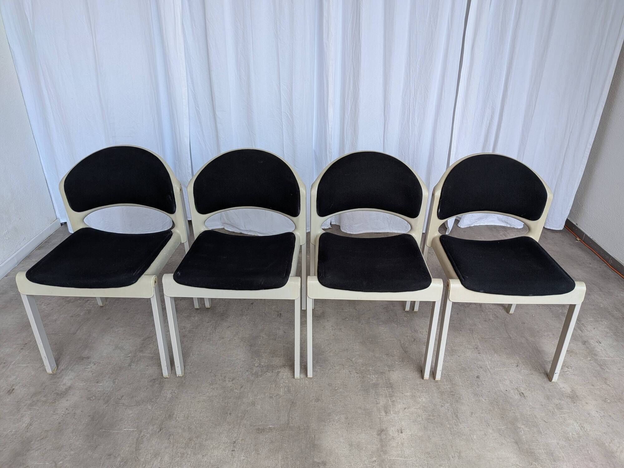 Set of 4 Vintage Aeon Mondial Stackable Chair / Dutch Postmodern Dining Cha