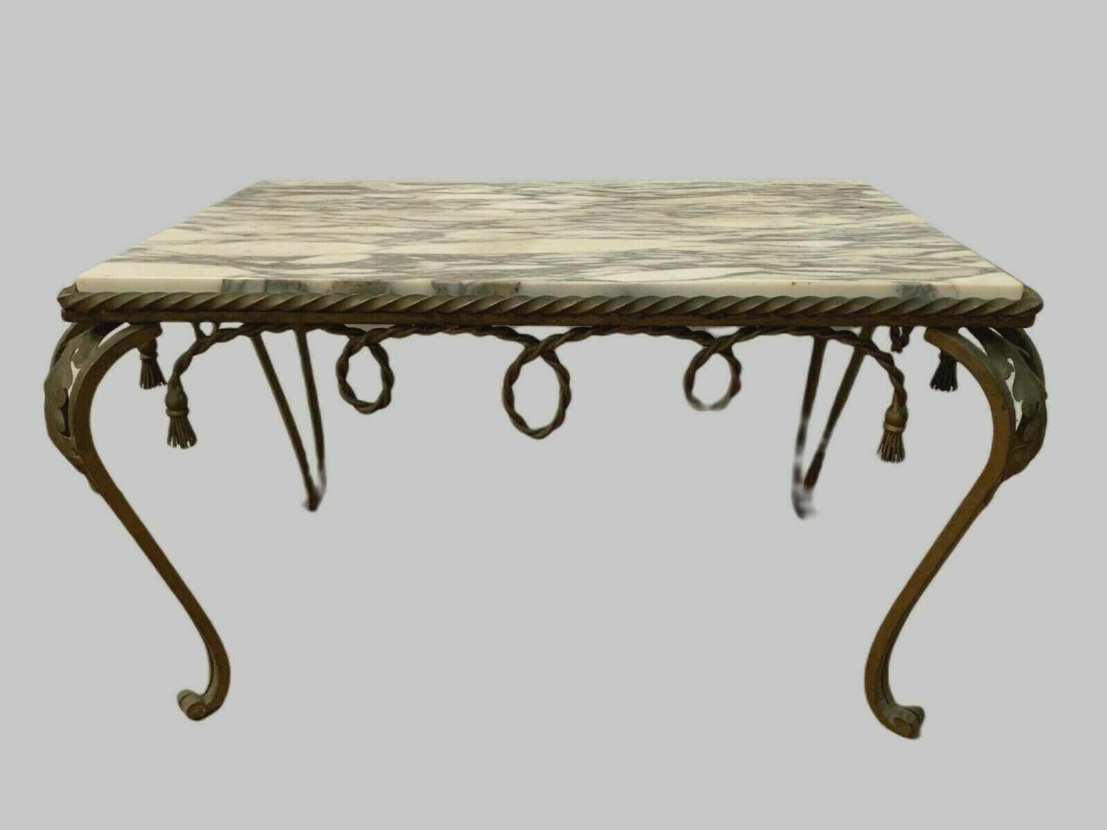 Table basse en fer forgé martelé plateau en marbre brèche xx siècle