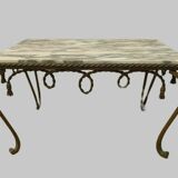 Table basse en fer forgé martelé plateau en marbre brèche xx siècle