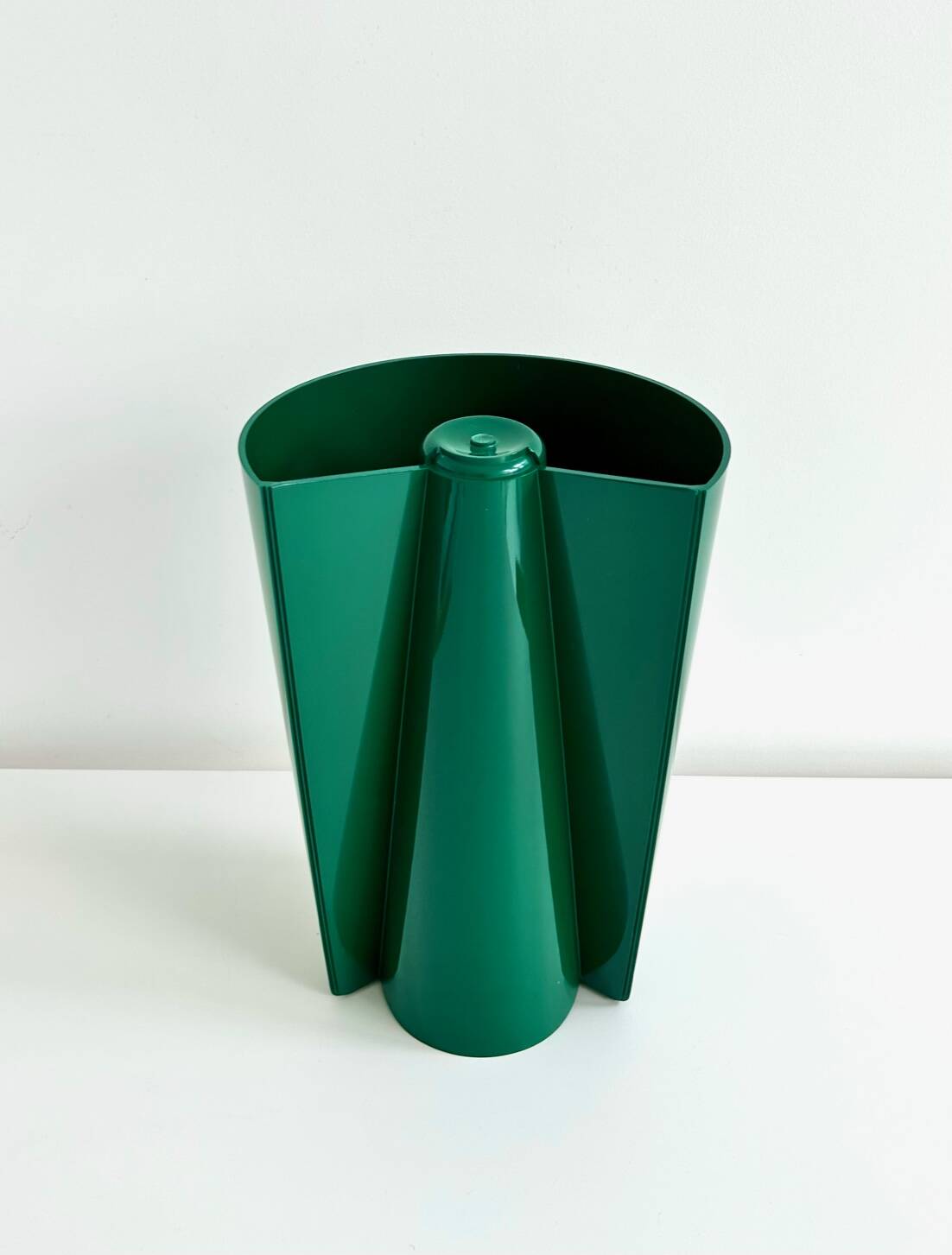 Reversible vase Pago Pago by Enzo Mari for Danese Alessi 1969