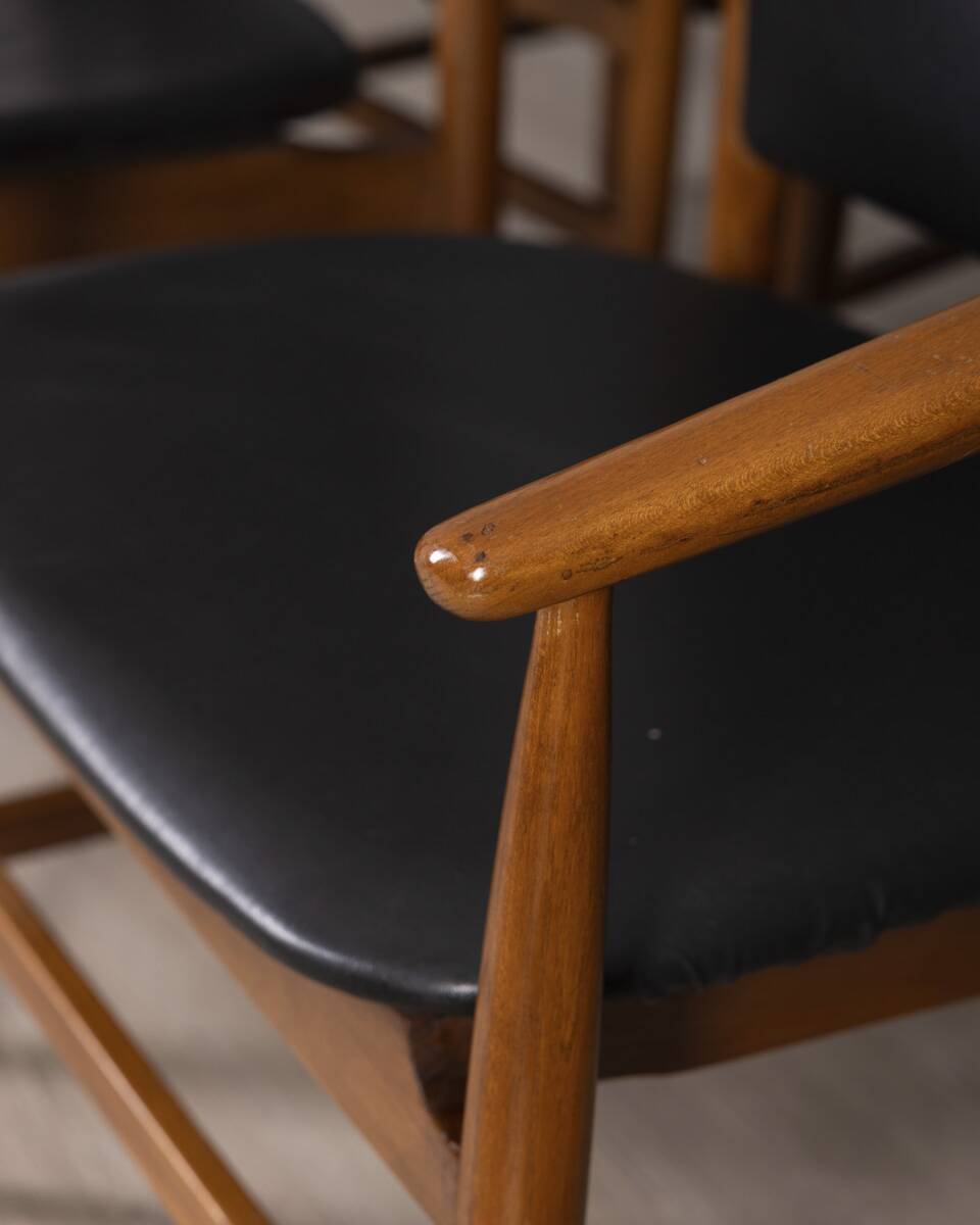 Ensemble de 4 chaises vintage en bois et cuir des années 1960 conçues par isa bergamo