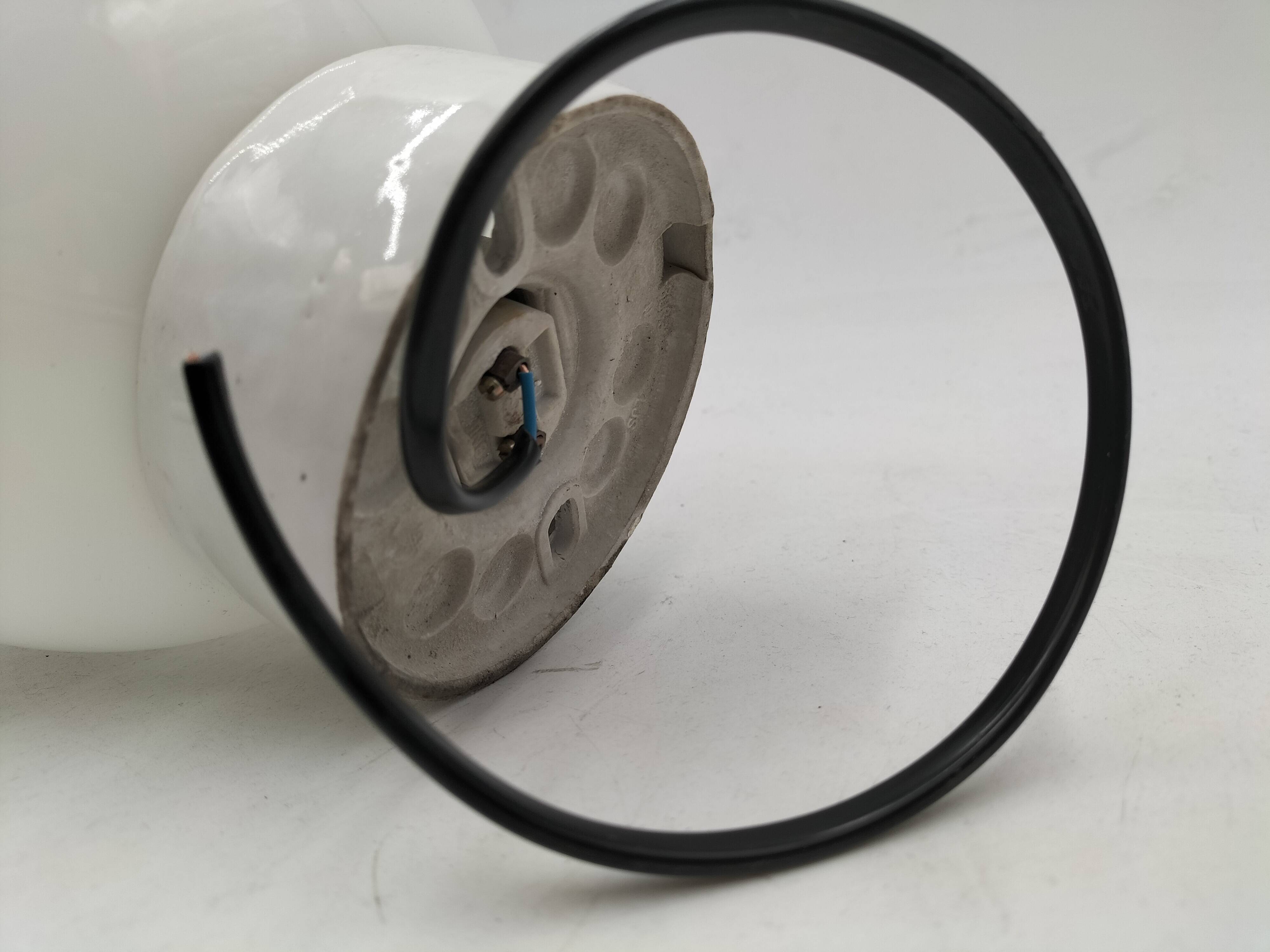 Opaline and porcelain wall light