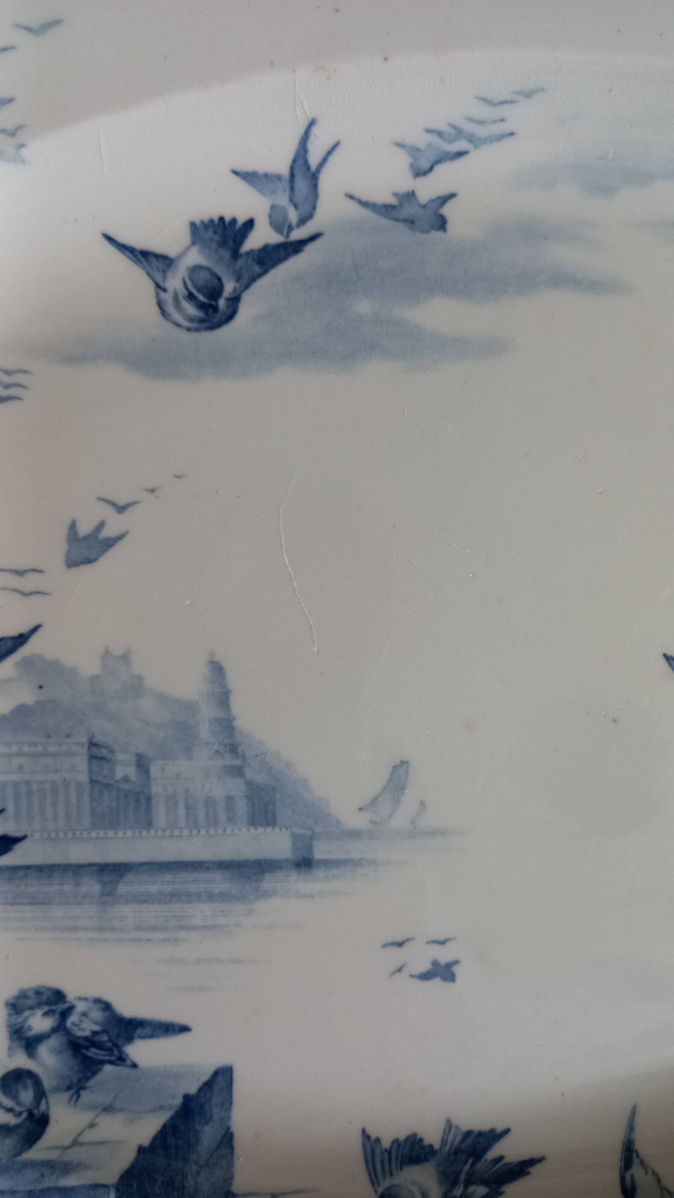 GIEN oval dish “Flight of birds”. 1900 Art Nouveau tableware.