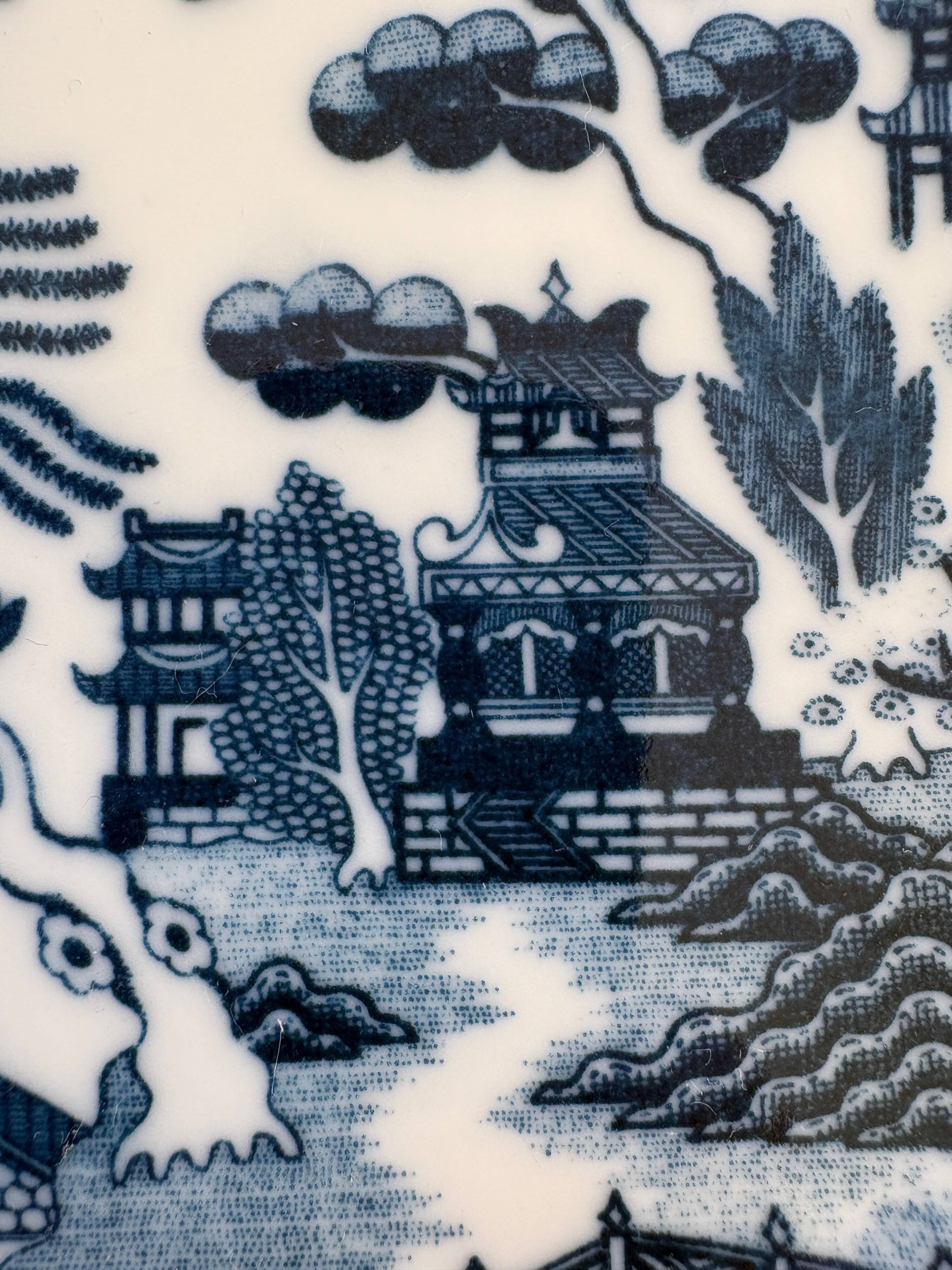 6 antique Blue Willow dessert plates